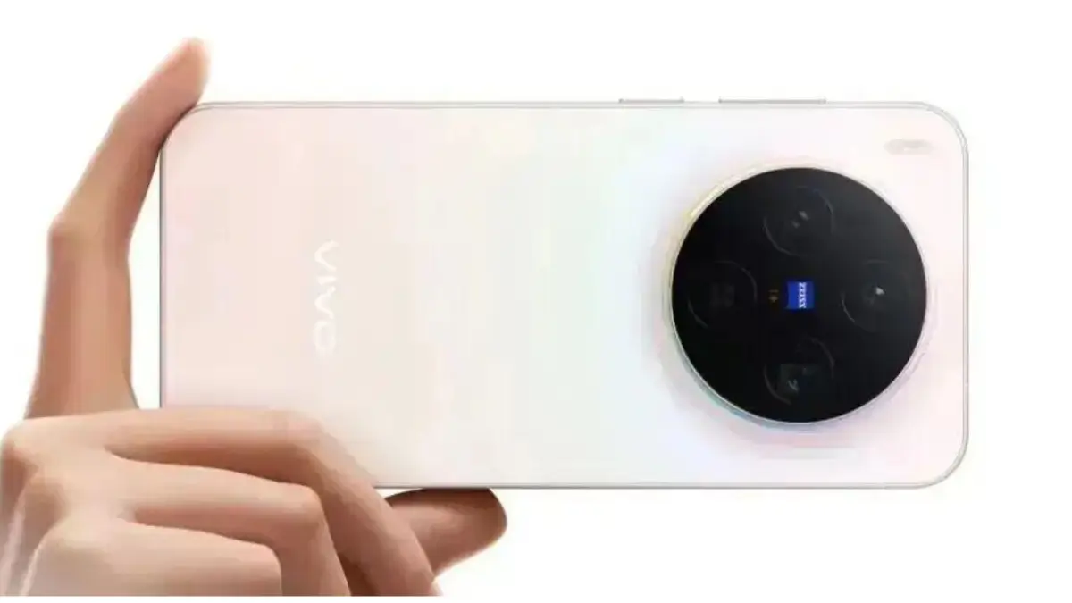 Vivo X300 Ultra Showing back camera Design